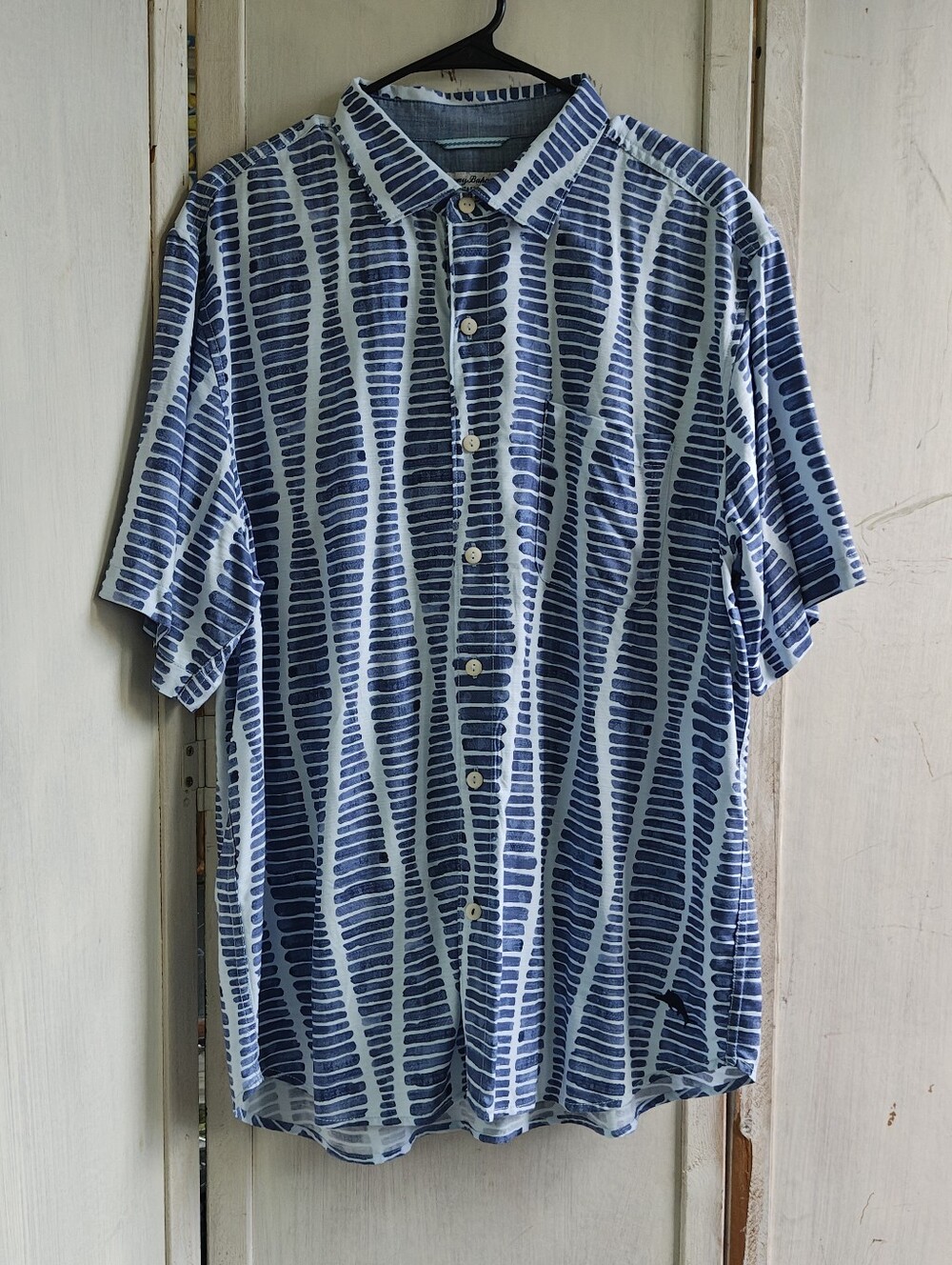 Tommy Bahama Men’s Large Blue Geometric Print Short Sleeve Button-Up Shirt